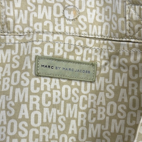 🔥🔥🔥Marc Jacobs Beige Tote with Colorful Bird Design🔥🔥🔥 Read Description - Picture 6 of 16